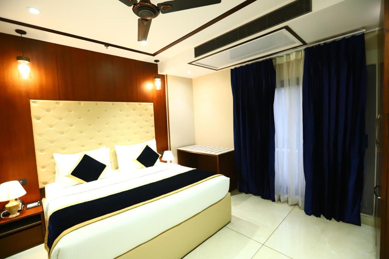 Sanca International Hotel In Patel Nagar Delhi New Delhi Exterior photo