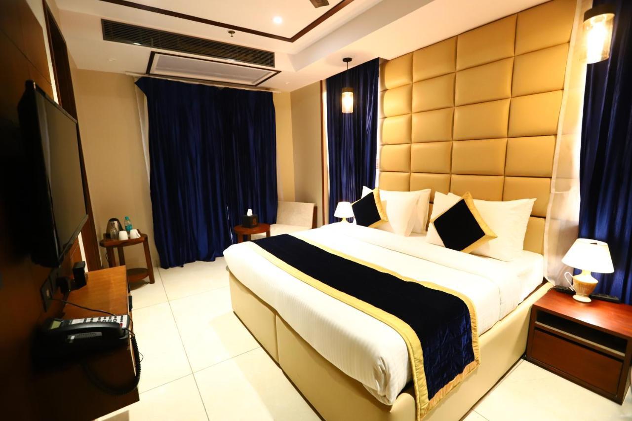 Sanca International Hotel In Patel Nagar Delhi New Delhi Exterior photo
