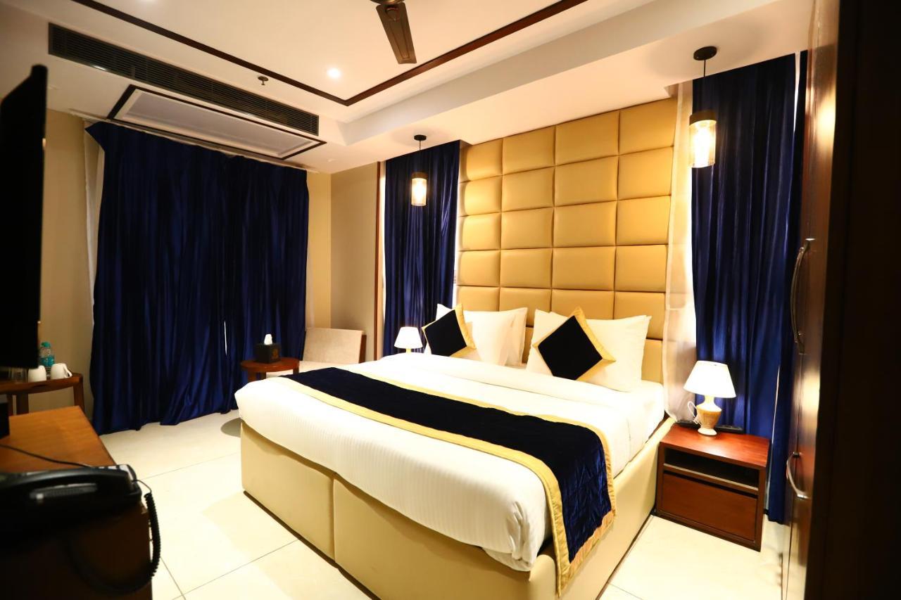 Sanca International Hotel In Patel Nagar Delhi New Delhi Exterior photo
