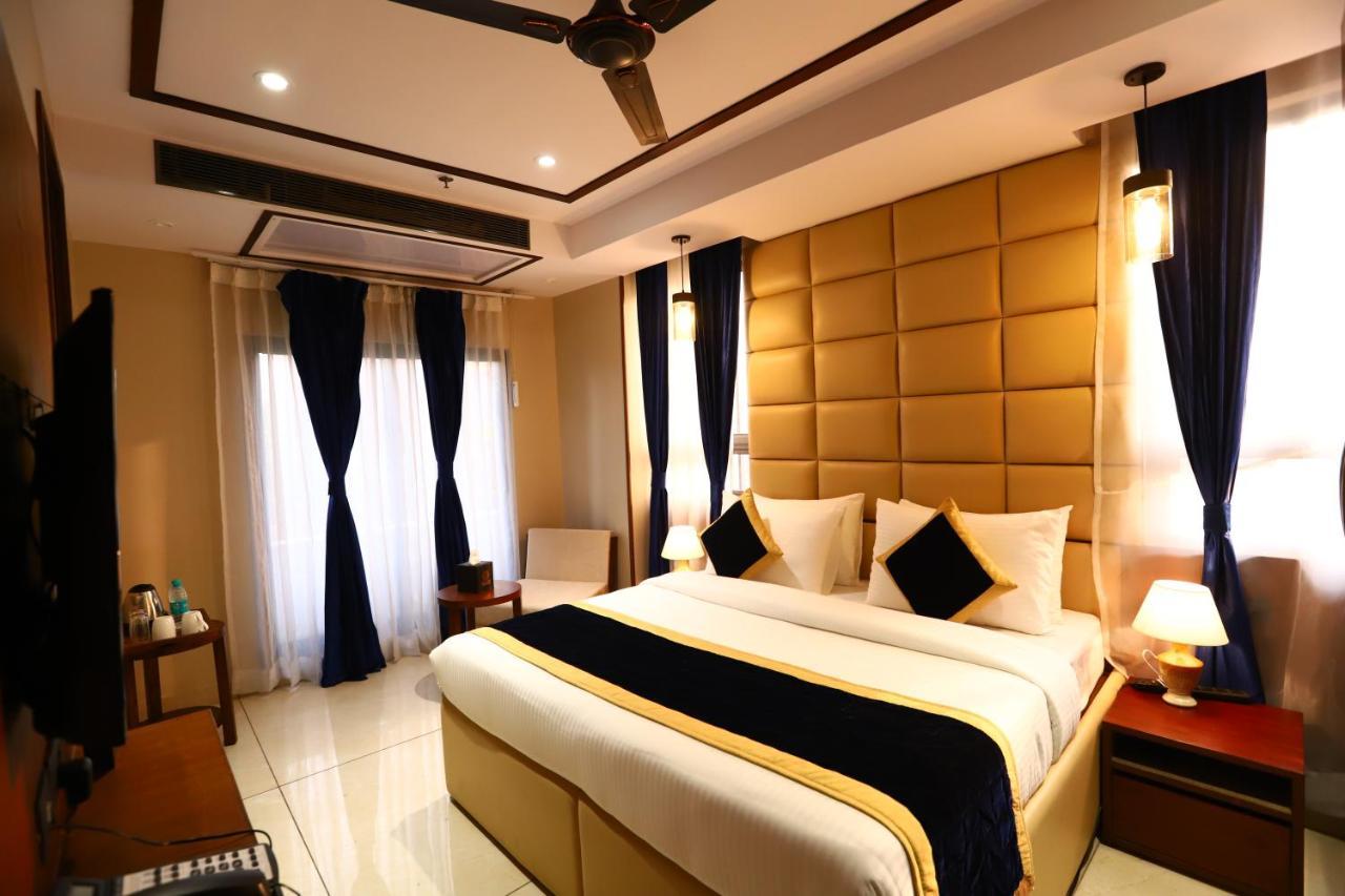 Sanca International Hotel In Patel Nagar Delhi New Delhi Exterior photo