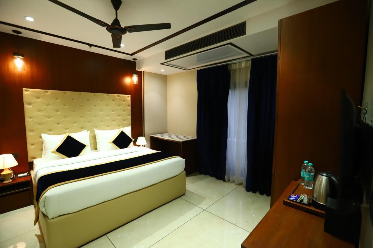 Sanca International Hotel In Patel Nagar Delhi New Delhi Exterior photo